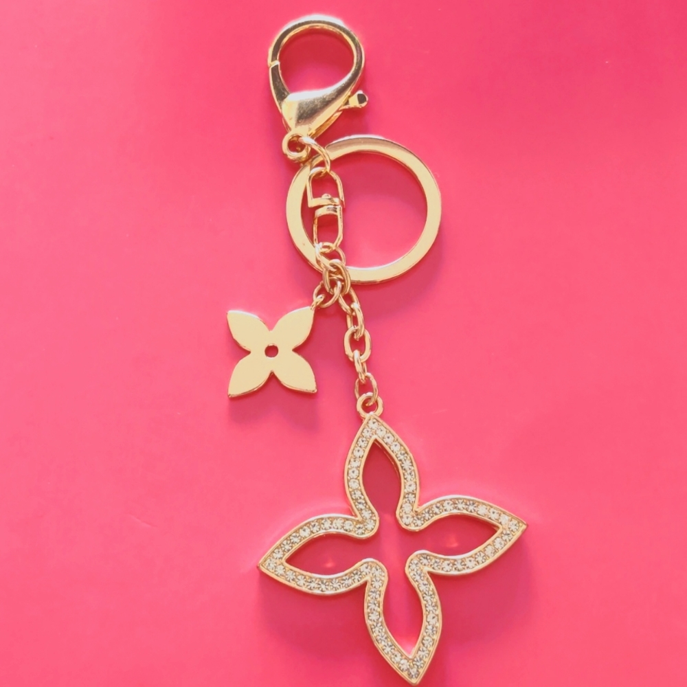 New! Purse 👛 Charm Keychain 🔐 Flower 🌼 Charms with Rhinestones✴️ 🌷🌹